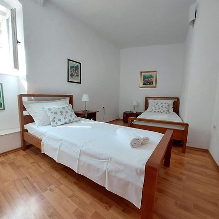 Ljubica apartman in historic center Vis Exterior foto